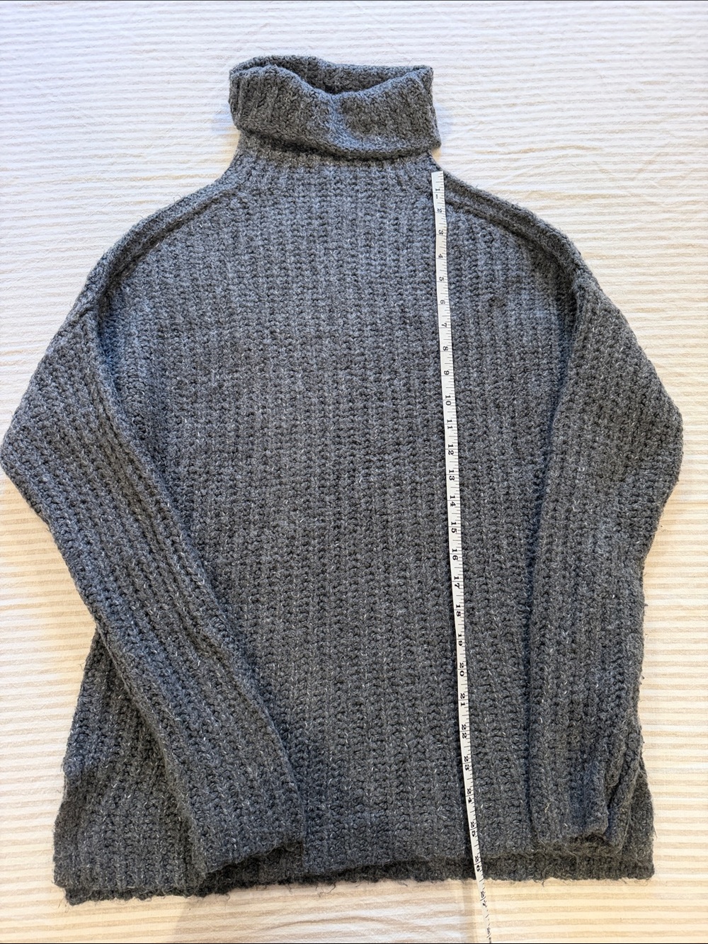 Abercrombie & Fitch Gray knit turtleneck